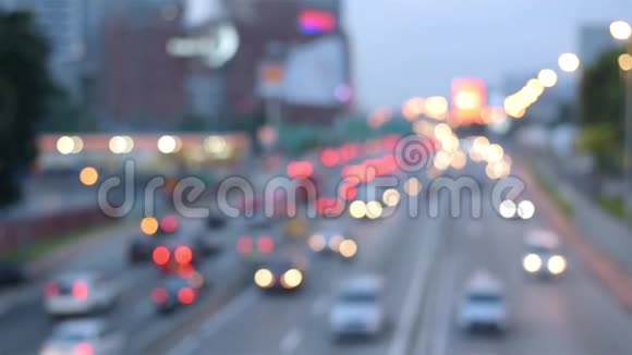 晚上高速公路上模糊的实时交通镜头全高清1080ph264编解码器视频的预览图