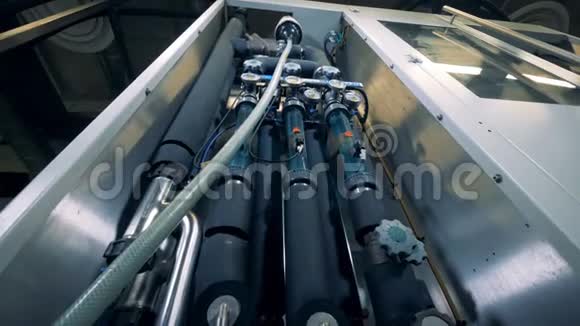 蒸馏机的容器和压力指示器视频的预览图