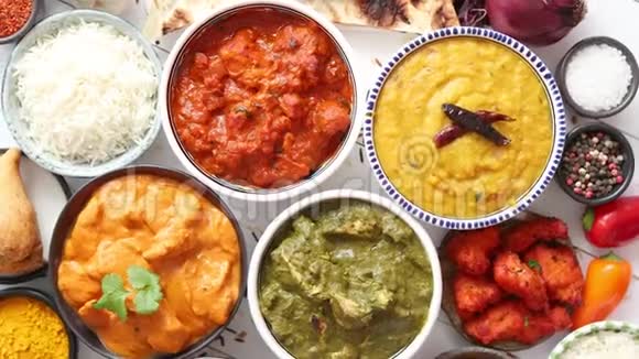 印度各种食物和香料大米和新鲜蔬菜视频的预览图