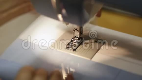 用针线闭合缝纫机脚的机构薄纱固件视频的预览图
