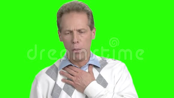 咳嗽发作的人绿色背景视频的预览图