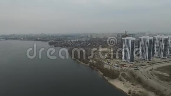 城市地平线上的空中摄影视频的预览图