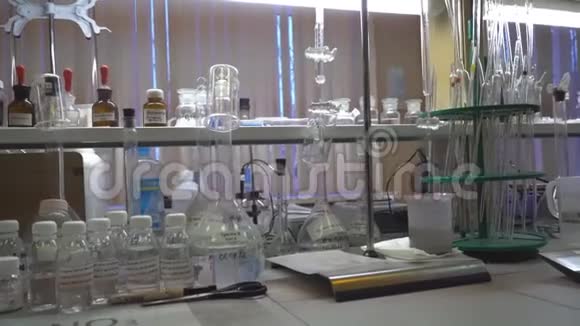 小工厂的化学实验室视频的预览图