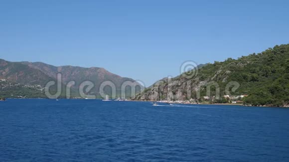 夏天的海景美丽的大自然在旅途中的水上游览视频的预览图