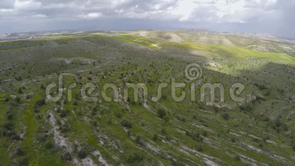 鸟瞰地中海丘陵景观简单的自然美视频的预览图