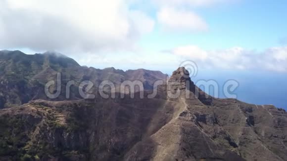 从塔博诺村看到塔博诺岩视频的预览图