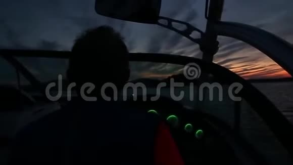 黄昏时分船在安大略省约瑟夫湖上行驶视频的预览图