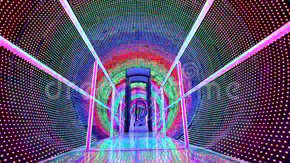 彩虹光隧道视频的预览图