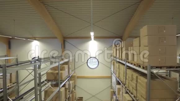 提供服务储存仓库中的货物仓库视频的预览图