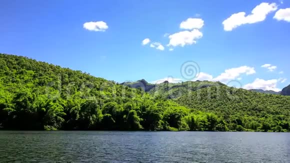 自然小径美丽的天空山川视频的预览图