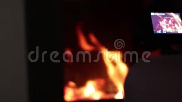 吉尔拍摄橙色火焰燃烧的照片视频的预览图
