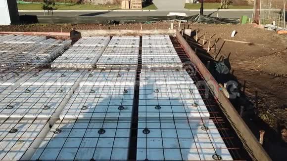 澳大利亚建筑工地浮式钢筋混凝土板视频的预览图