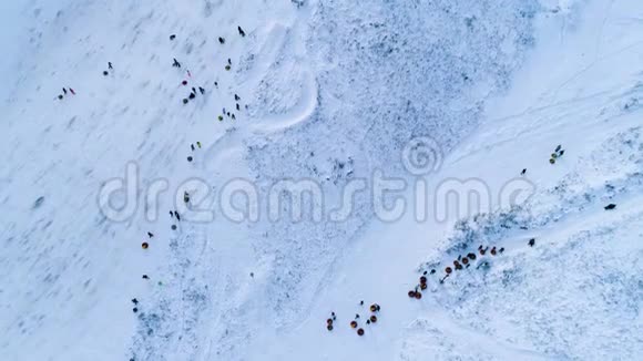 无人驾驶的积雪斜坡概述视频的预览图
