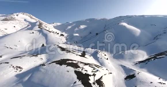 滑雪中心和山顶视频的预览图
