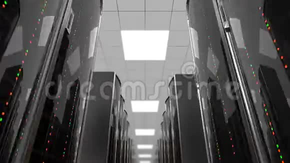 数据中心服务器机架之间的移动循环视频的预览图