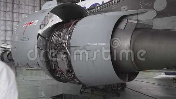 主修客机的发动机4k视频的预览图