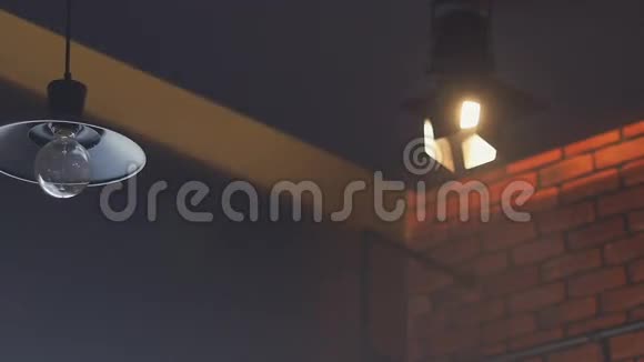 酒吧里的灯视频的预览图