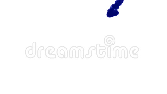 蓝墨水在白色背景上溶解在水中用Luma哑光3d渲染V25视频的预览图