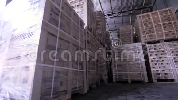 家具厂生产胶合板包装胶合板储藏室视频的预览图