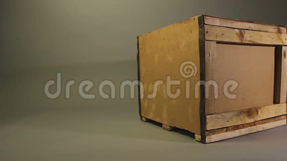 木制送货箱完美的易碎货物集装箱物流服务视频的预览图