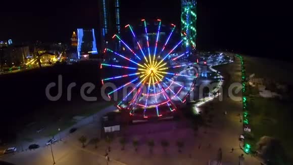 夜晚的全景车轮闪烁的灯光巴统度假村明亮的照明视频的预览图