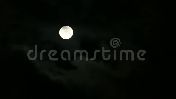 夜空有月亮和云视频的预览图