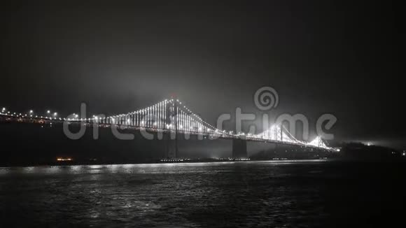 从海湾到旧金山的夜景和金罗斯桥视频的预览图