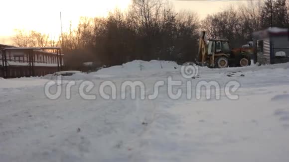 拖拉机除雪视频的预览图