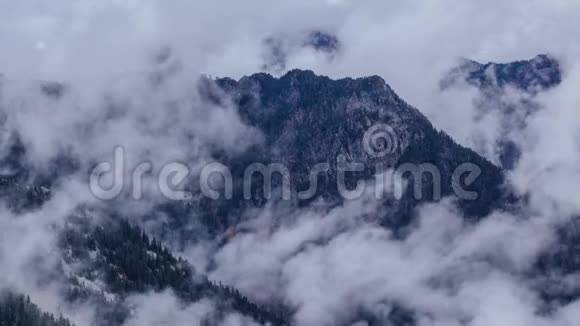 华盛顿州喀斯喀特山脉上空的云层视频的预览图