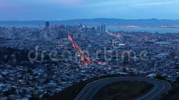 加州旧金山天际线夜间延时4K视频的预览图