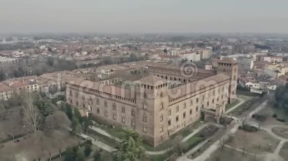 鸟瞰帕维亚的卡斯特罗维森托或维森蒂城堡意大利伦巴第视频的预览图
