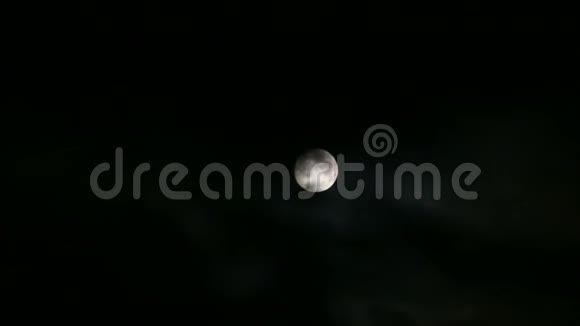 夜空有月亮和云视频的预览图