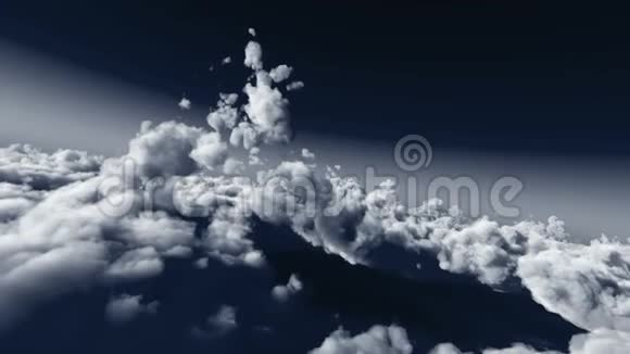 高高地在云层中飞翔视频的预览图