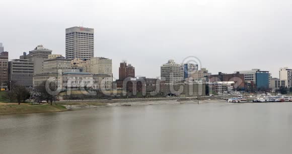 密西西比河和孟菲斯市中心4K的场景视频的预览图