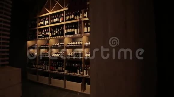 存放葡萄酒的房间视频的预览图