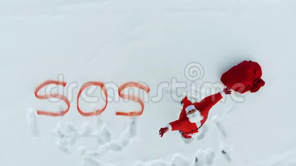 雪中圣诞老人的求救信号视频的预览图