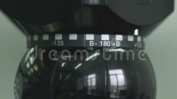 工厂的机械手视频的预览图