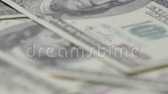百元钞票特写运动滑块3钞票的宏观摄影本杰明富兰克林的肖像视频的预览图
