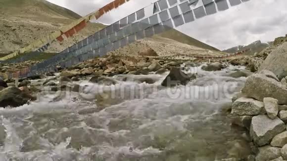 喜马拉雅山脉的山溪视频的预览图