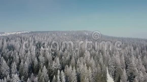 1228米是瑞士沃州尤拉山的一个高山通道视频的预览图