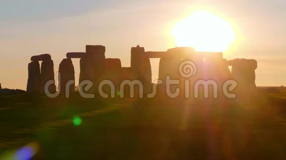英国巨石阵上空美妙的日落视频的预览图