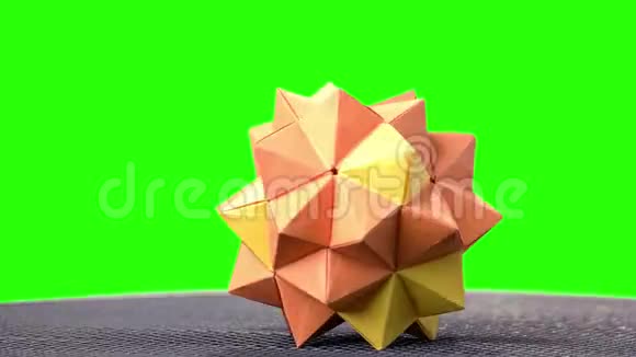 橙色折纸螺旋球博览会视频的预览图