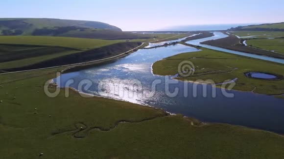 英国七姐妹郊野公园的美丽自然视频的预览图