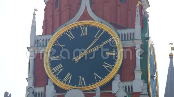 斯帕斯卡亚塔上的克里姆林宫钟声莫斯科俄罗斯视频的预览图