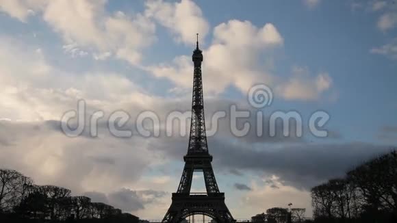 埃菲尔铁塔在巴黎的时间流逝视频的预览图