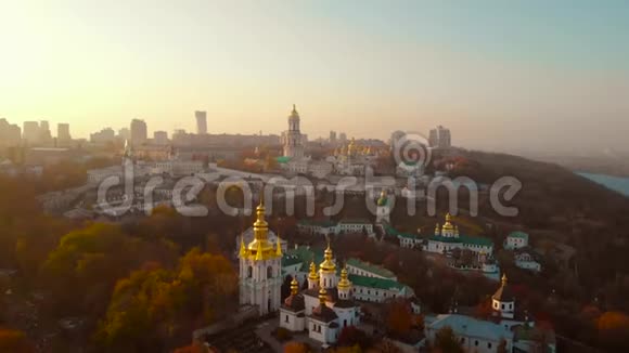 建筑基辅佩切斯克拉布拉日落空中视频的预览图