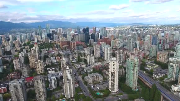 城市温哥华市金融区市中心4k空中城市景观全景与现代摩天大楼和塔楼视频的预览图