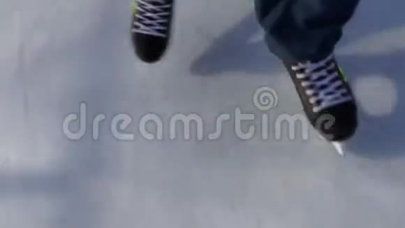 滑冰溜冰场冰球队视频的预览图
