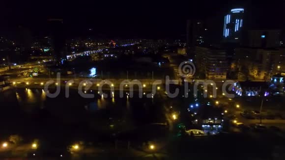 巴图米格鲁吉亚海滨之夜黑海度假城市景观目的地视频的预览图