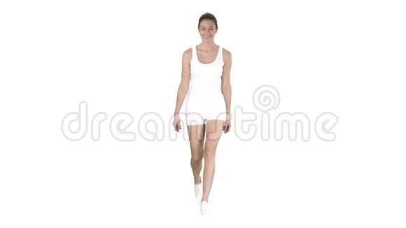 迷人的健康年轻女人在白色背景上笑视频的预览图